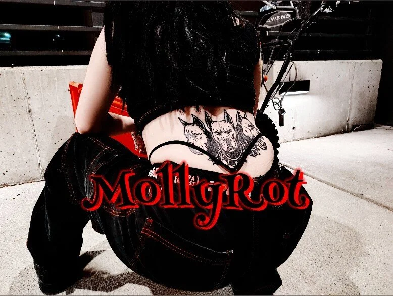 𝕸𝖔𝖑𝖑𝖞𝕽𝖔𝖙 ♡